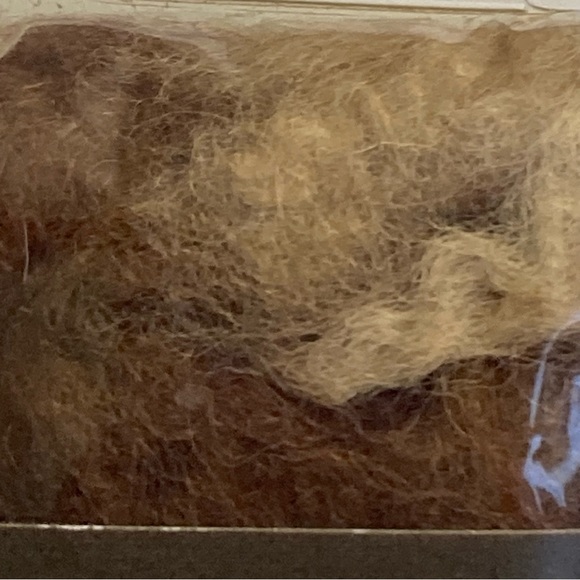 12 Dimensions FeltWorks 100% Wool Brown Curly Roving 0.25oz Needle Felti… - Picture 2 of 15